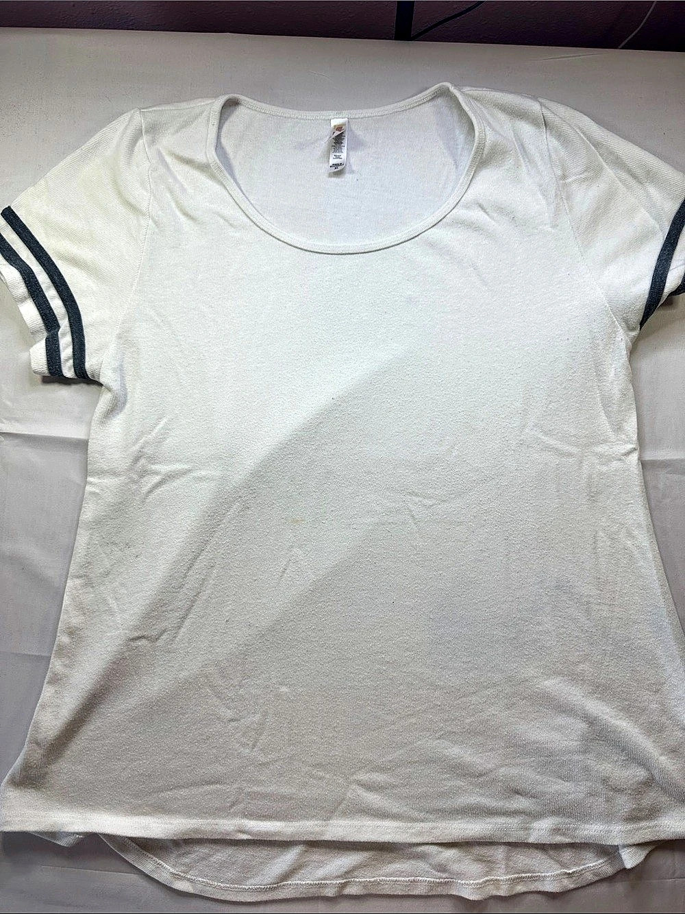LuLaRoe Short Sleeve Tee in White Size XL